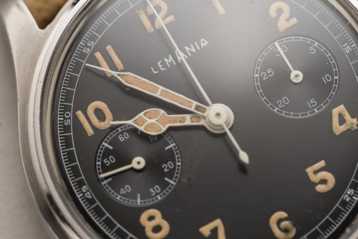 Beautifully aged radium – similar color on the dial and hands
