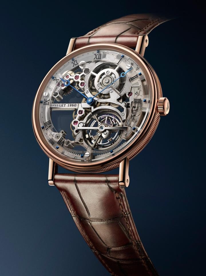 This year, Breguet is introducing the Extra Flat Skeleton Tourbillon 5395 to its Classique collection. Silicon has been incorporated into the flat spiral anchor escapement. Note the remarkable slimness of the movement, with its 3 mm thickness.