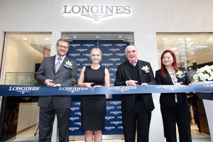 Ms. Kate Winslet inaugurated the Longines Flagship Store at Lockhart Road. Kate Winslet cut the ribbon with Mr. Kevin Rollenhagen, Managing Director of The Swatch Group Hong Kong, Mr. Walter von Känel, President of Longines, and Ms. Karen Au Yeung, Vice President of Longines Hong Kong (from left to right).