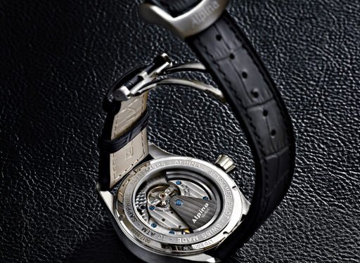 The case back of the Alpina Genève Worldtimer Manufacture
