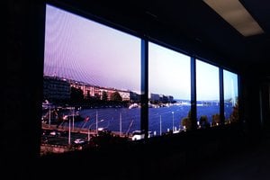 Giant screens showing a panorama of Geneva