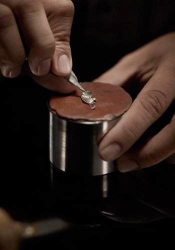 Engraving process at the Jaquet Droz ateliers