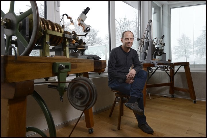 Yann von Kaenel between a traditional rose engine (foreground) and a straight-line engine