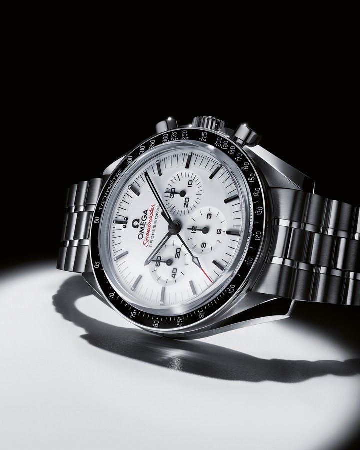 The Omega Speedmaster Moonwatch is launched in its newest edition – this time with a lacquered white dial inspired by space exploration and the collection's own prestigious heritage. The 42 mm stainless steel timepiece is driven by the Co-Axial Master Chronometer Calibre 3861 – the most up-to-date version of the legendary Calibre 321 that was trusted by astronauts on the Moon.