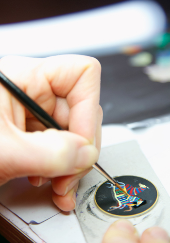 An artisan applies the layers of lacquer (pigments mixed with a copal-based varnish)