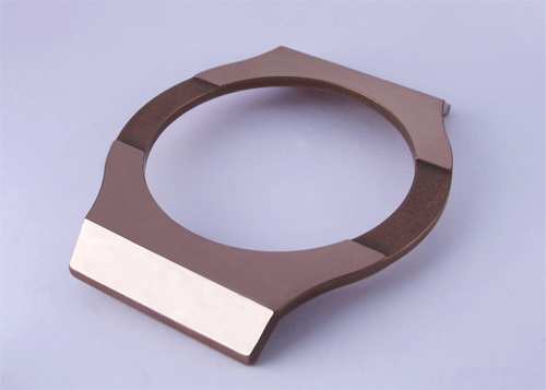 A finished bezel in Magic Gold