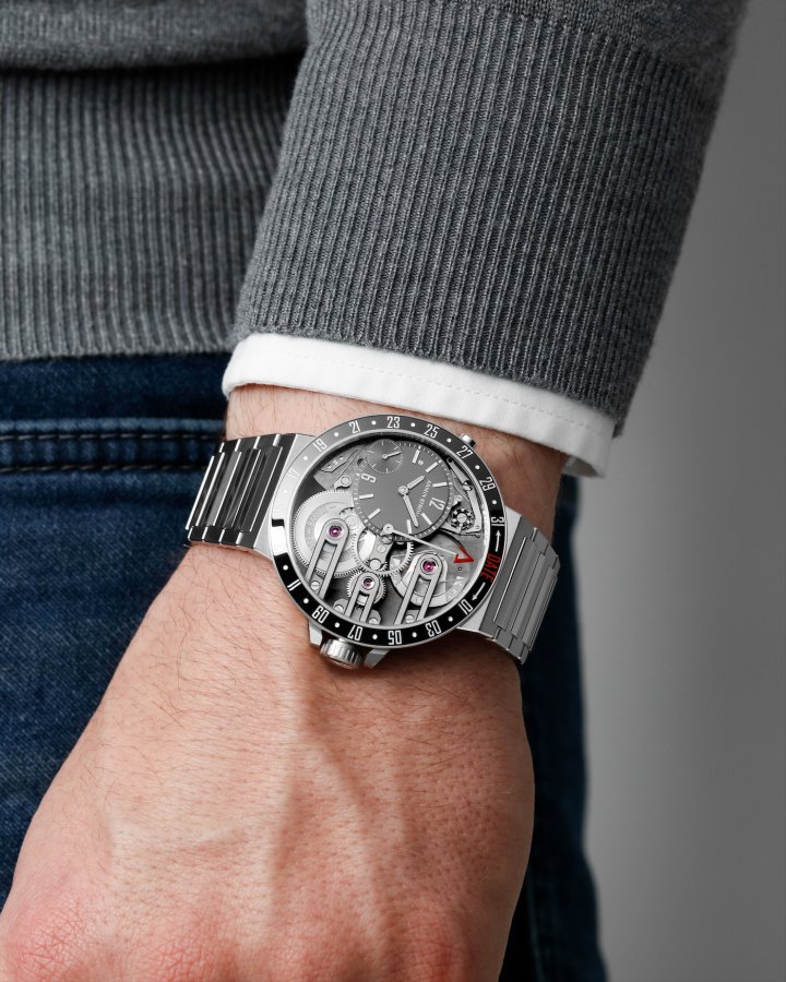 Armin Strom unveils a new creation endowed with a highly legible date driven by a column-wheel that can be activated and deactivated with the push of a button, all in a sporty package: meet the Orbit first edition, limited to 25 pieces.