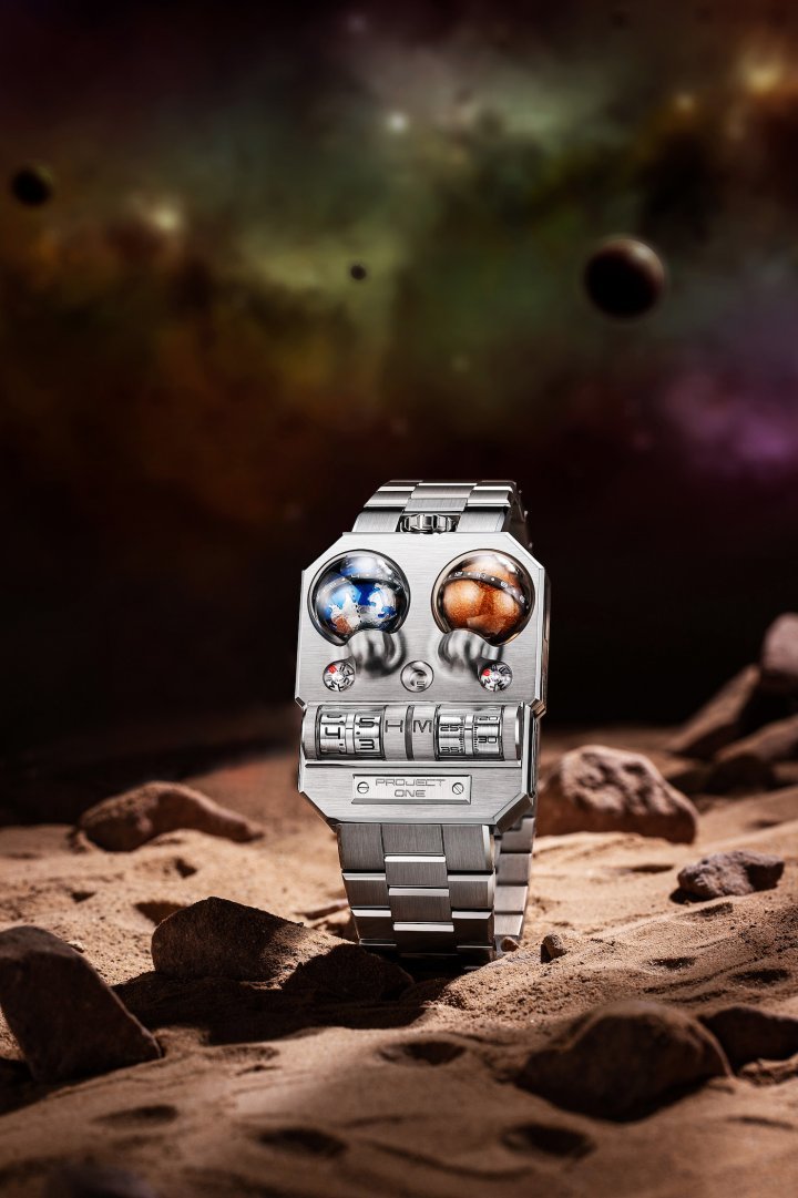 Based on a modified SW200 calibre, the Mars Project One model is equipped with a dual Earth/Mars time-zone mechanical module system. The two time zones have a 24-hour base and are displayed with a four-roller system. 