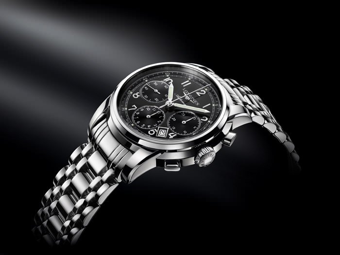 The Longines Saint-Imier Collection has been inspired by the origins of Longines' watchmaking tradition. The sleek lines and the distinctive lugs provide these new models with a subtle balance between classical and contemporary design. With a diameter of 41 mm, this chronograph is fitted with a column-wheel movement L688, developed and produced exclusively for Longines. Its case in steel displays a black dial.