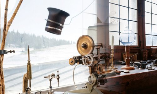 The return of the farmer-watchmaker 