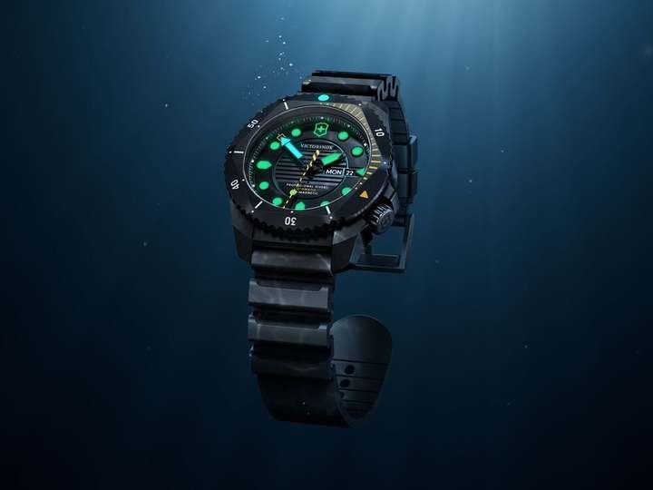 The Dive Pro with screw-down crown is ISO 6425-certified and guaranteed water-resistant to 300 metres. Available with a Ronda 715 quartz movement or a Sellita SW 220-1 automatic movement. Case in stainless steel or titanium, manufactured at the Watch Competence Center in Delémont. Interchangeable strap.