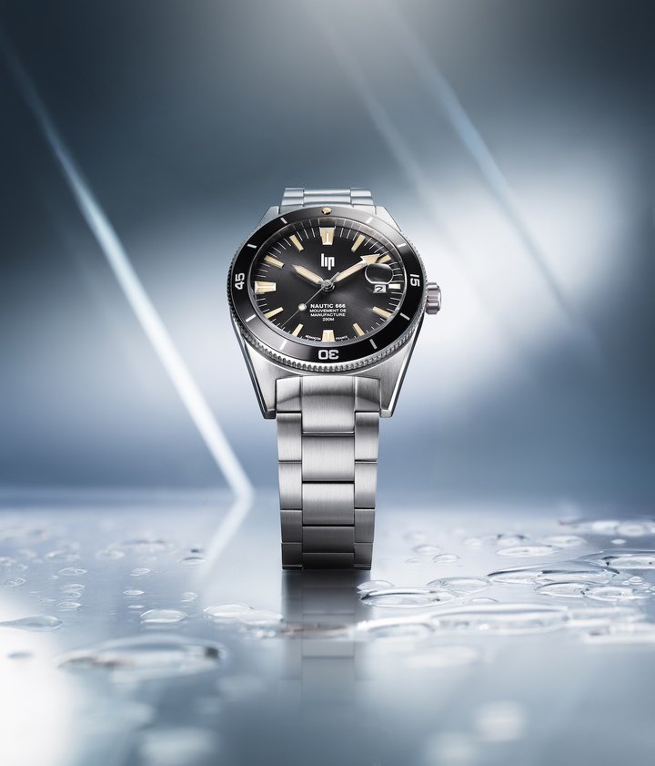 Based on a late 1960s model, the Nautic 666 dive watch represents the sea in the new lineup of Lip watches driven by the R26 movement.