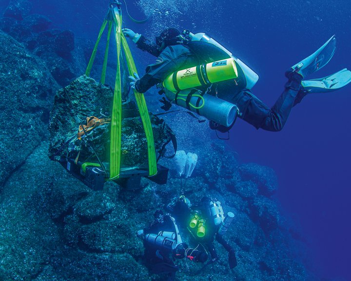 Moving collapsed rocks with the help of balloons