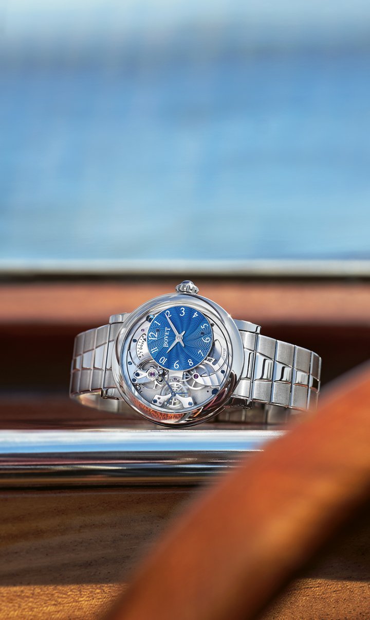 The off-set dial is made completely in-house, featuring Bovet's iconic “Lotus Flower” guilloche, with 12 petals to represent the 12 hours. The movement has been opened up to expose Bovet's in-house balance wheel and regulating organ, as well as a portion of the gear train providing the energy from the single barrel. A new bridge was developed for the seconds cage, adding to the mesmerizing visual effect. 