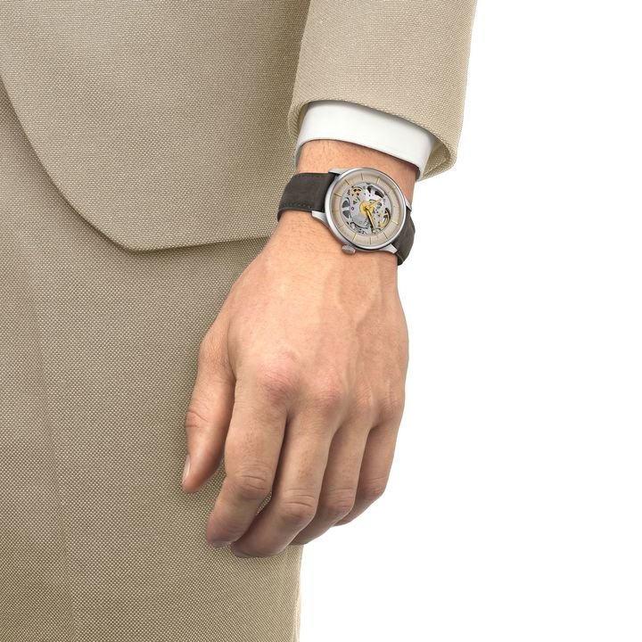 New skeleton versions join the classic Chemin des Tourelles collection this year