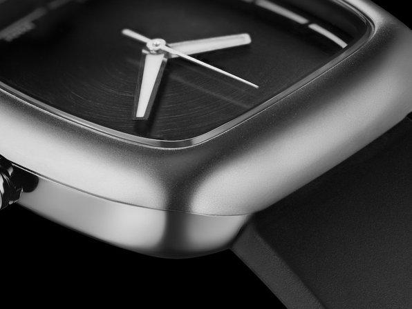 Supernova SN 2140: A mechanical watch with a new way to pay