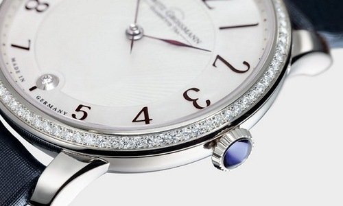 Feminine aesthetics married with mechanical class in the TEFNUT Lady watch