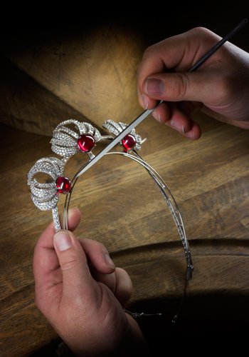Reproduction of the 1955 Cartier tiara transformable into a necklace.