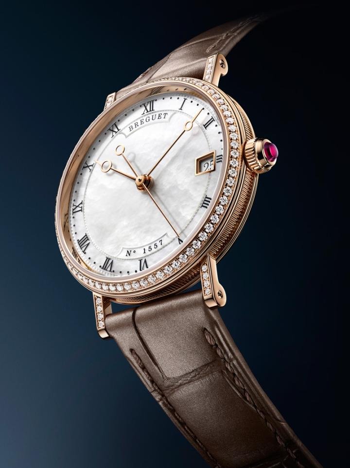 The 2019 Breguet Classique 9068. It should be noted that the milled case, the specific shape of the lugs and hands, the layout and typography of the indexes, and the pin buckle remain in accordance with previous codes.