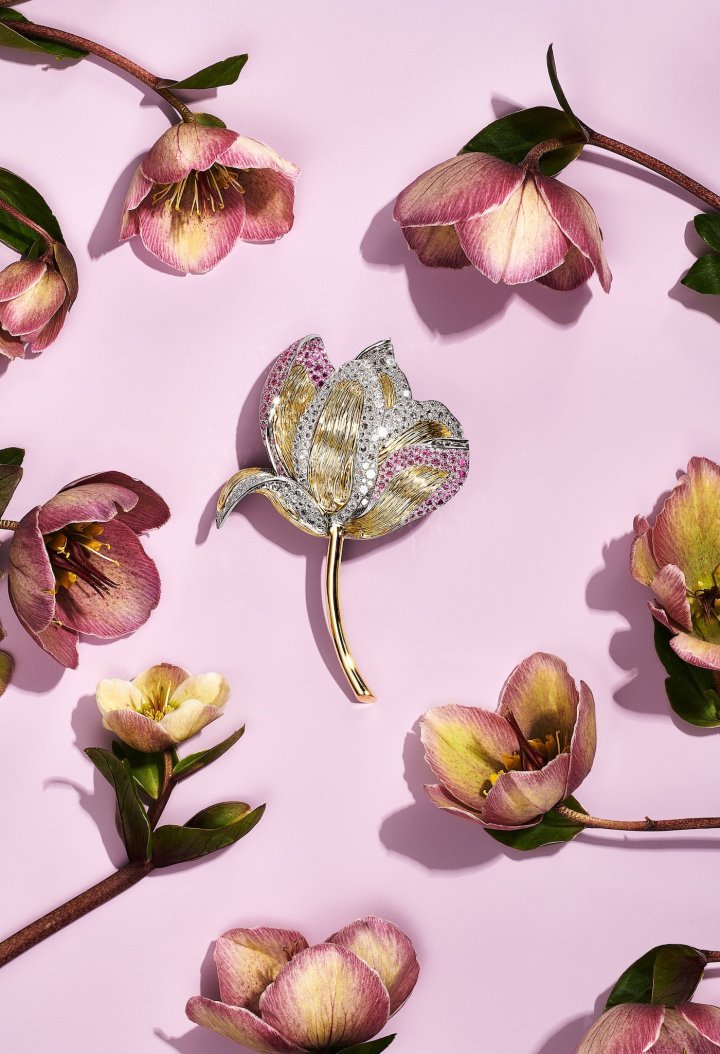 Tiffany & Co. - Collection Botanica: Blue Book 2022, Tulip brooch in platinum and 18k yellow gold with pink sapphires and diamonds