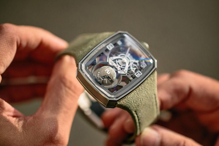The Sphere Series 4, embodying the very essence of Hautlence's three-dimensional design. Rectangular titanium case, sand-coloured textured sphere, retrograde minutes. Hand-wound Calibre A82.