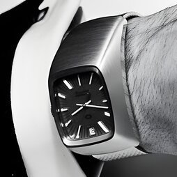 BULOVA “Accuquartz”
