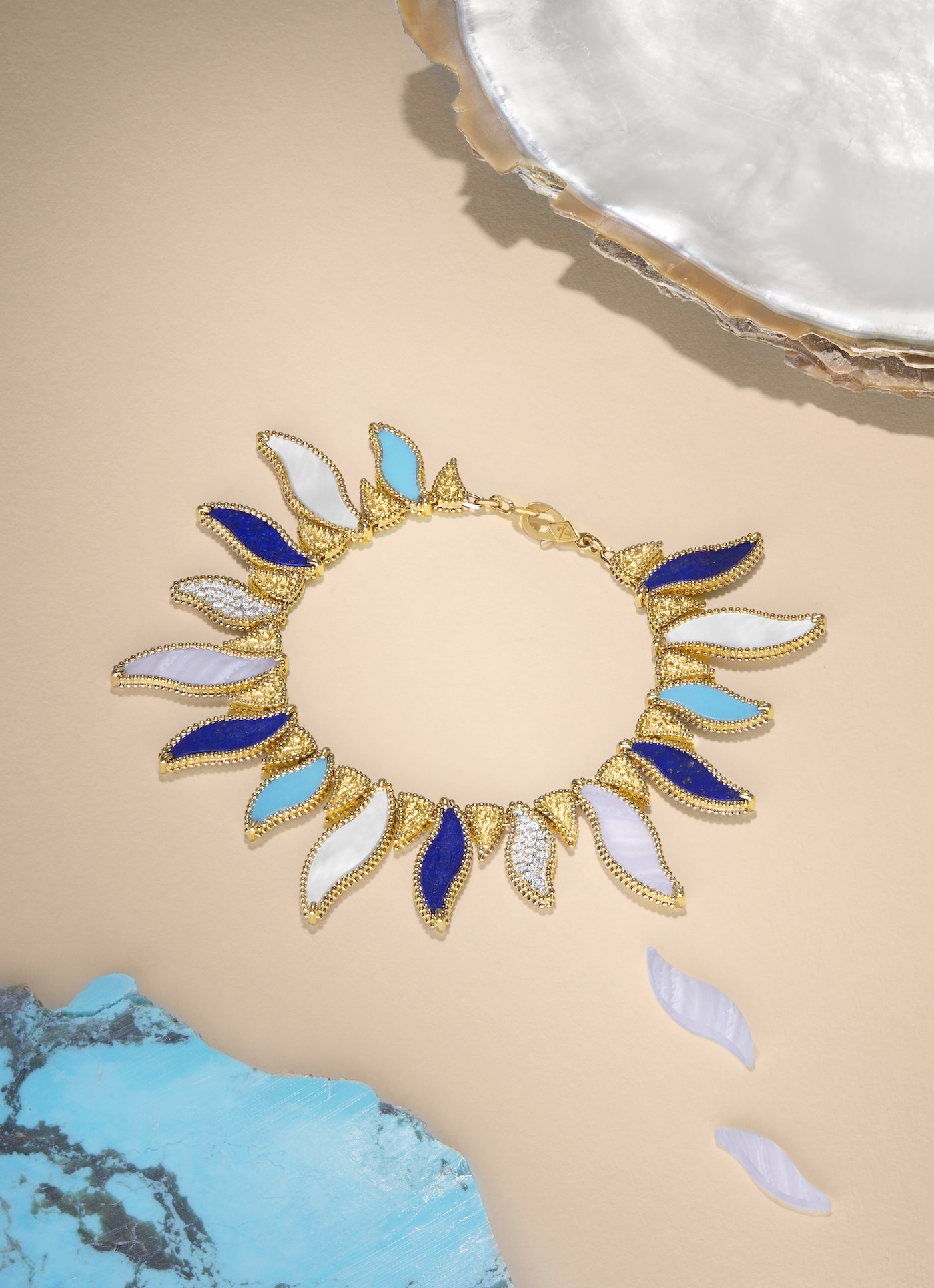 Van Cleef & Arpels presents its dreamlike Lucky Summer collection