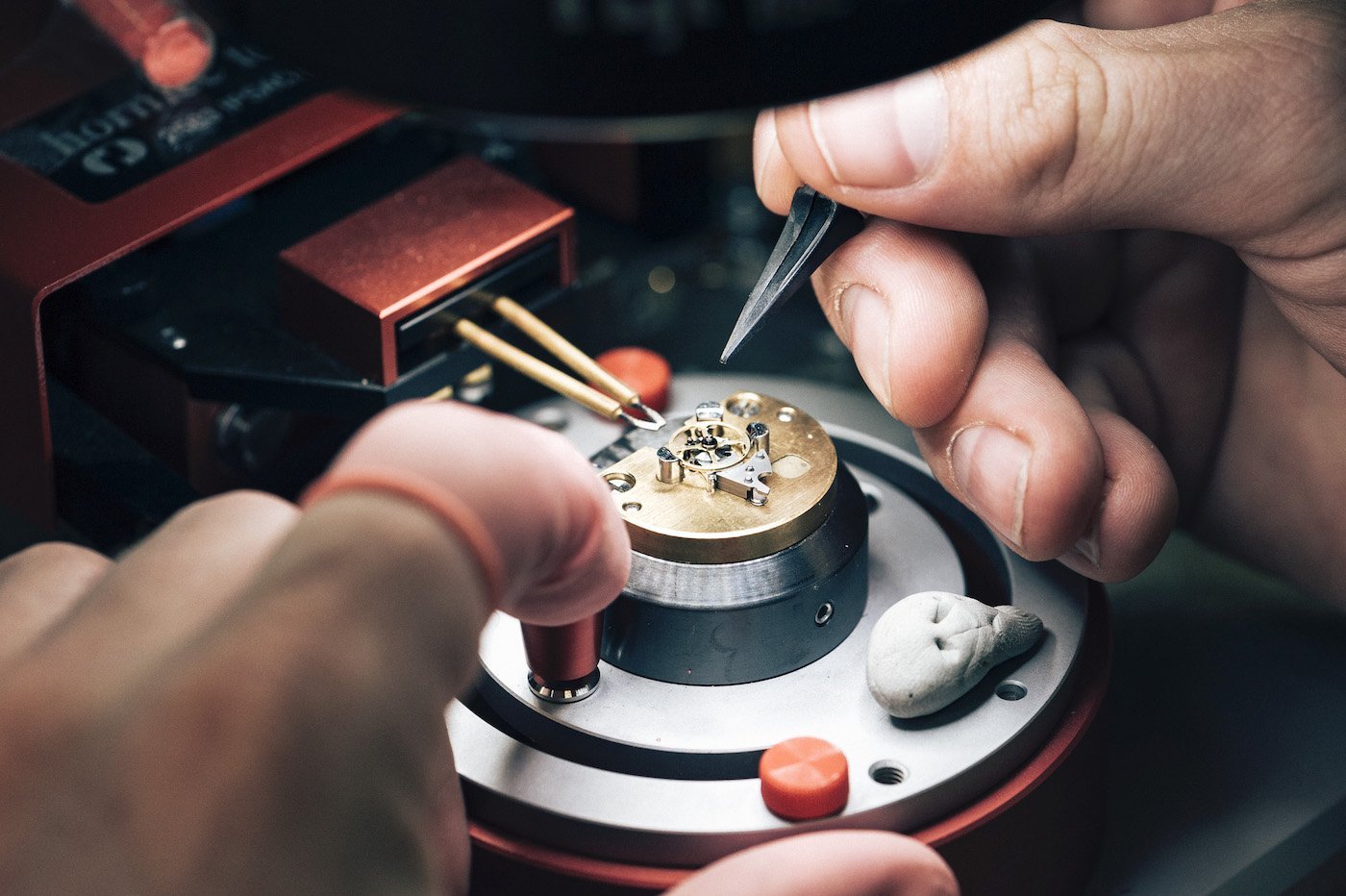A Swiss R&D team introduces “hosted watch manufacturing”