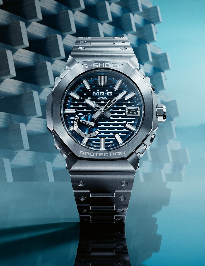 Rooted in Japan's indigo-dyeing heritage, hanada-iro is a clear, subtly shifting blue, historically associated with samurai armour and ceremonial objects. On the MRG-B2100D-2A, the hue evokes the pagoda's silhouette emerging through dawn mist, its tone changing gently with the light and viewing angle. 