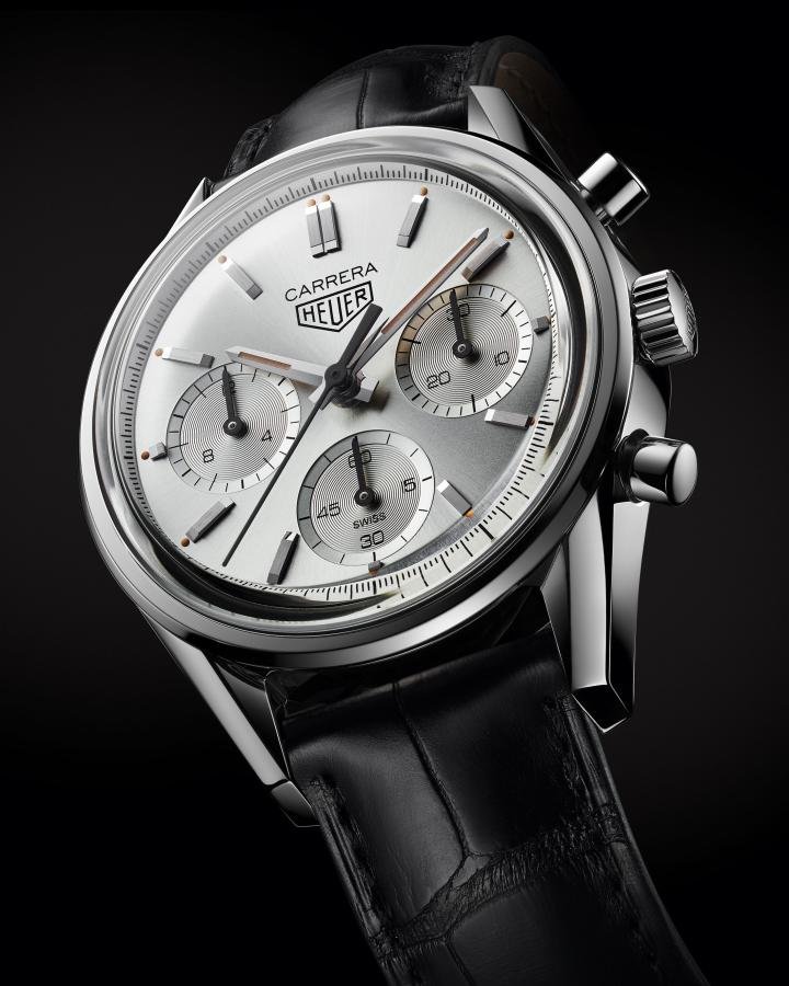An important exhibitor, TAG Heuer celebrates its 160th anniversary this year. The brand kicked off the celebration by introducing this Carrera 160 Years Silver Limited Edition.