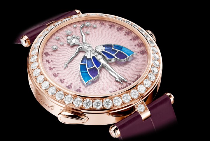 Born in 2013 and winner of the Lady's Complication Prize at the GPHG the same year, the Lady Arpels Ballerine Enchantée reflects one of the brand's major sources of inspiration: dance. On demand, the figure indicates the hours and minutes by raising its arms.