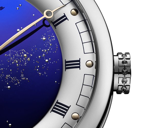 New size, same classic design: Presenting the De Bethune DB25 Starry Varius