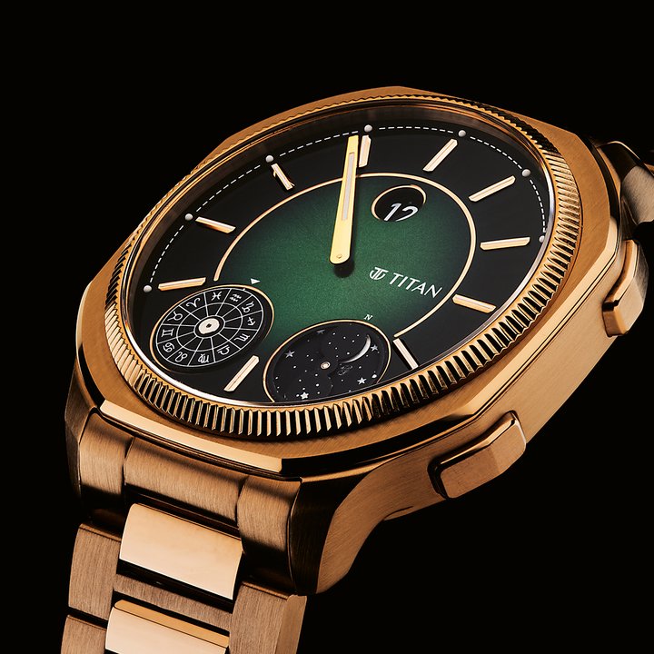 Stellar quartz watch with micro-rotor, moon and Indian lunar calendar (each new moon has a specific name).