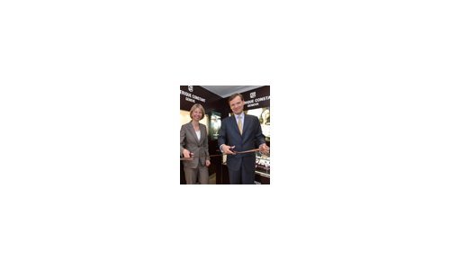  Frederique Constant opens its first shop-in-shop in Switzerland