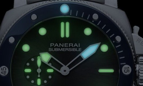 Panerai introduces the Submersible PAM01756: a 44mm diving watch with metal bracelet, high-contrast dial and pure no-date functionality