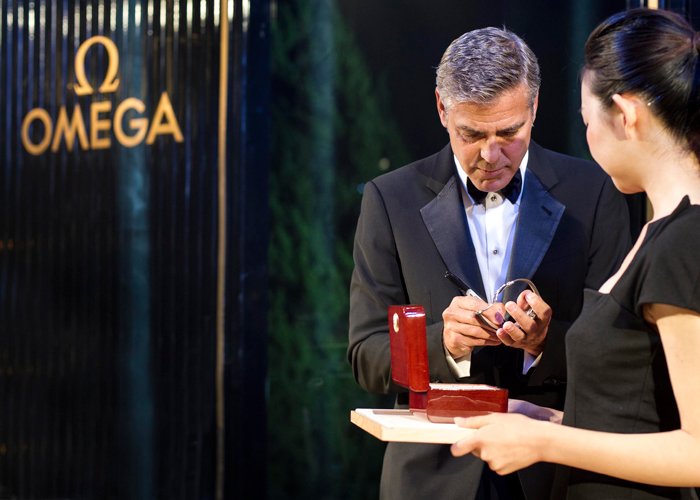 George Clooney autographed the strap and the presentation box of the Omega De Ville Hour Vision Annual Calendar he had been wearing.