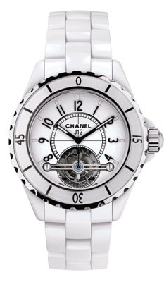 ALL EYES ONCHANEL - Since 1987, Chanel gives time a ()