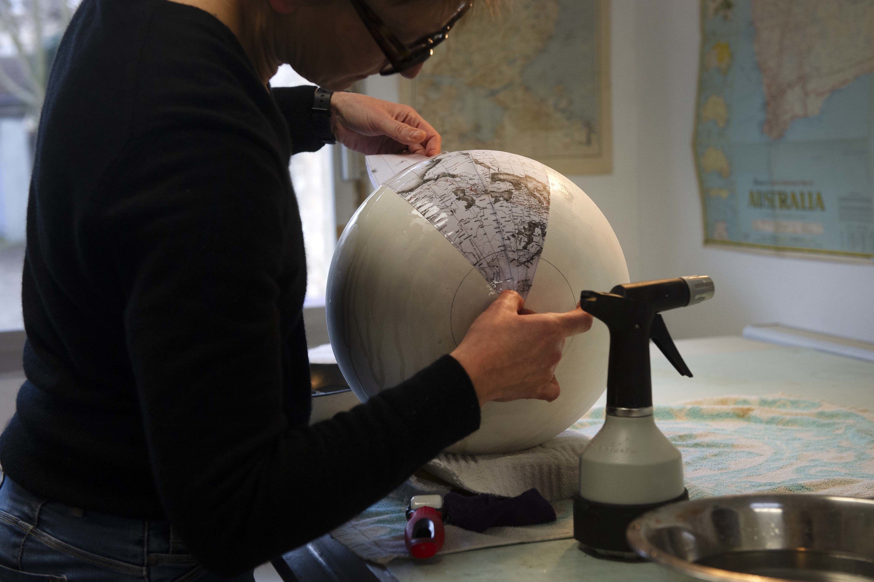 Globe Sauter & Cie: the Earth, handcrafted