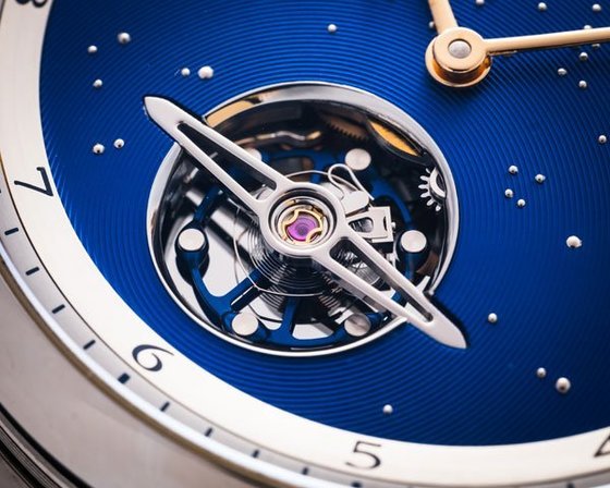 The cosmic attraction of watchmaking