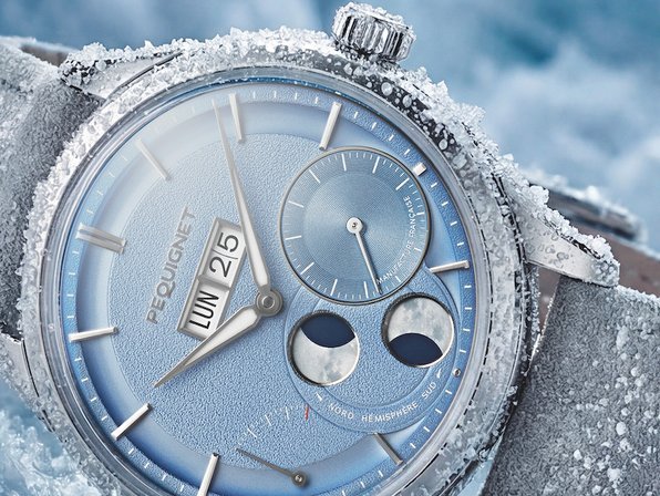 Pequignet Royale Paris: time in icy blue 