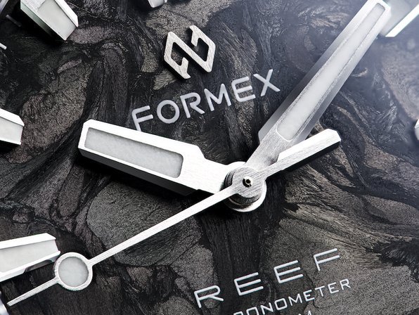 Formex Reef 39.5 - The Reef, Recast in Forged Carbon