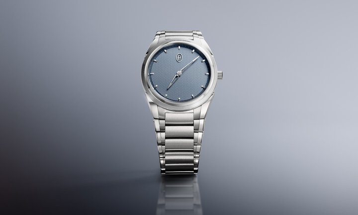 Introduced in 2021 and charting a new course for the brand, the Tonda PF returns this year as a 36mm version. Its Stone Blue dial is hand-guilloché with a barleycorn motif. The 950 platinum knurled bezel circles the signature steel case.