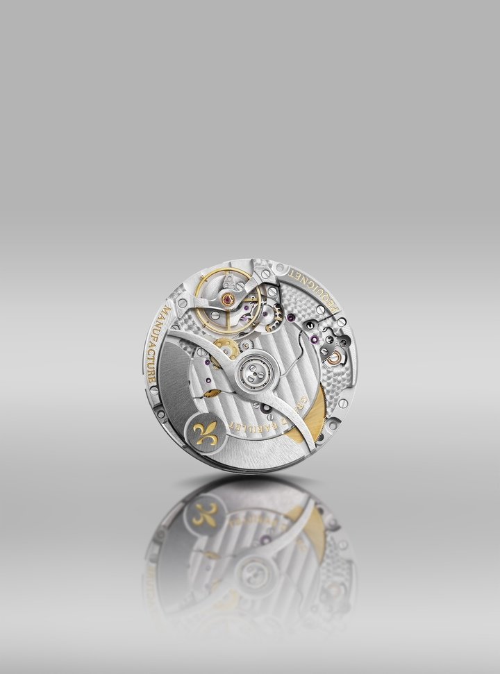 The Calibre Royal in this new Day-Date-Moon version launched on the Royale Paris embodies Pequignet's ambition—and more broadly that of French horology—in mechanical movement.