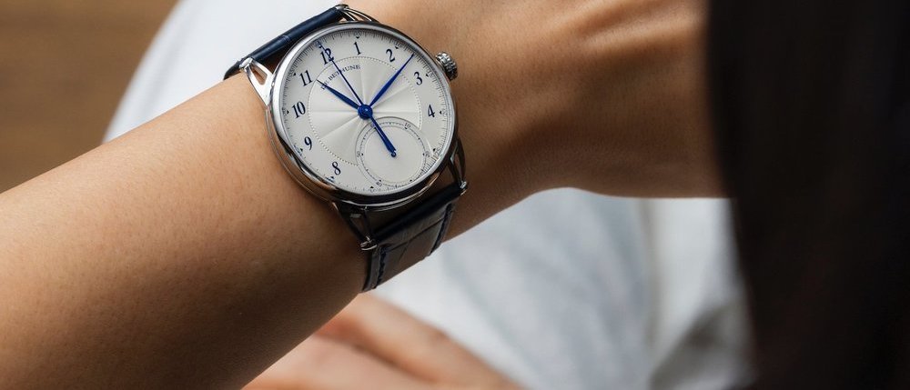 De Bethune's fourth monopusher chronograph joins DB25 line