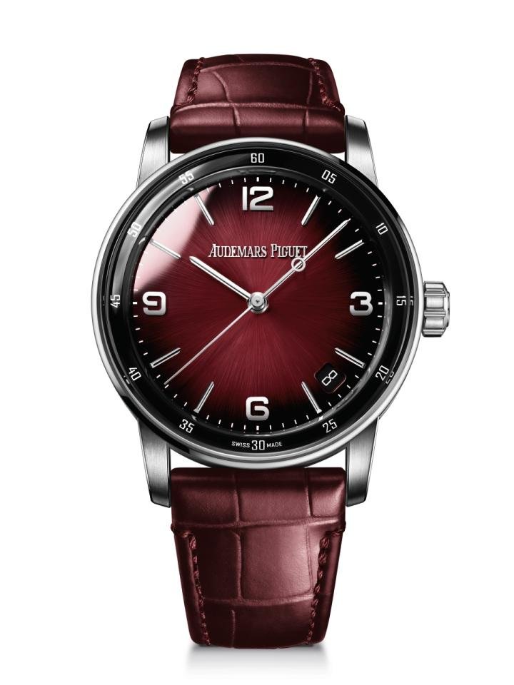 The sunburst smoked burgundy lacquered dial's red shades and rich nuances illuminate the 18-carat white gold case. The dial is complemented with 18-carat white gold hands and applied hour-markers.