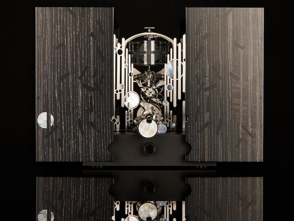 Fiona Krüger & De Bethune's mechanical Mystery Box: Forget Time 