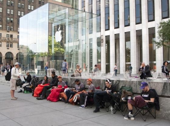 RETAIL WORLD Friday: Apple's New Online Strategy Leaked