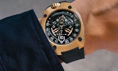Urwerk UR-150 Golden Scorpion - a radiant material dedicated to time in motion