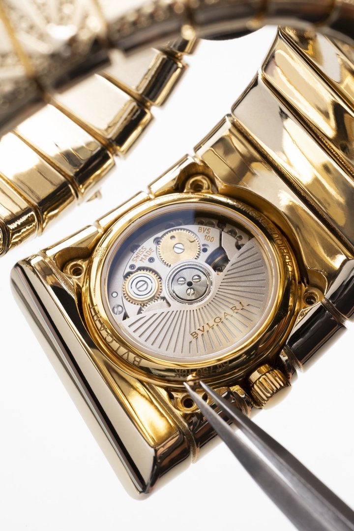 A cheerful version of Bvlgari's Tubogas with the new Manchette watch