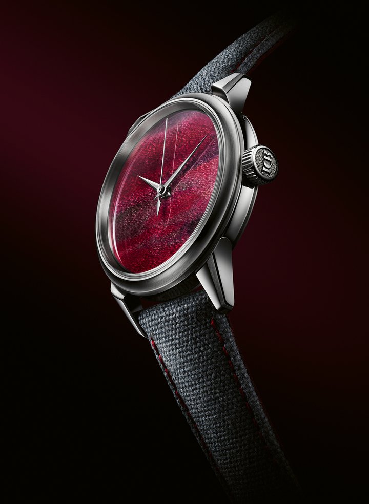For its first collaboration, Biver partnered with Swiss artist Guillaume Ehinger for a unique Automatique, for the TimeForArt charity auction organised by the Swiss Institute in New York. The dial is hand-engraved with a rippling pattern, then covered with multiple layers of coloured enamel.